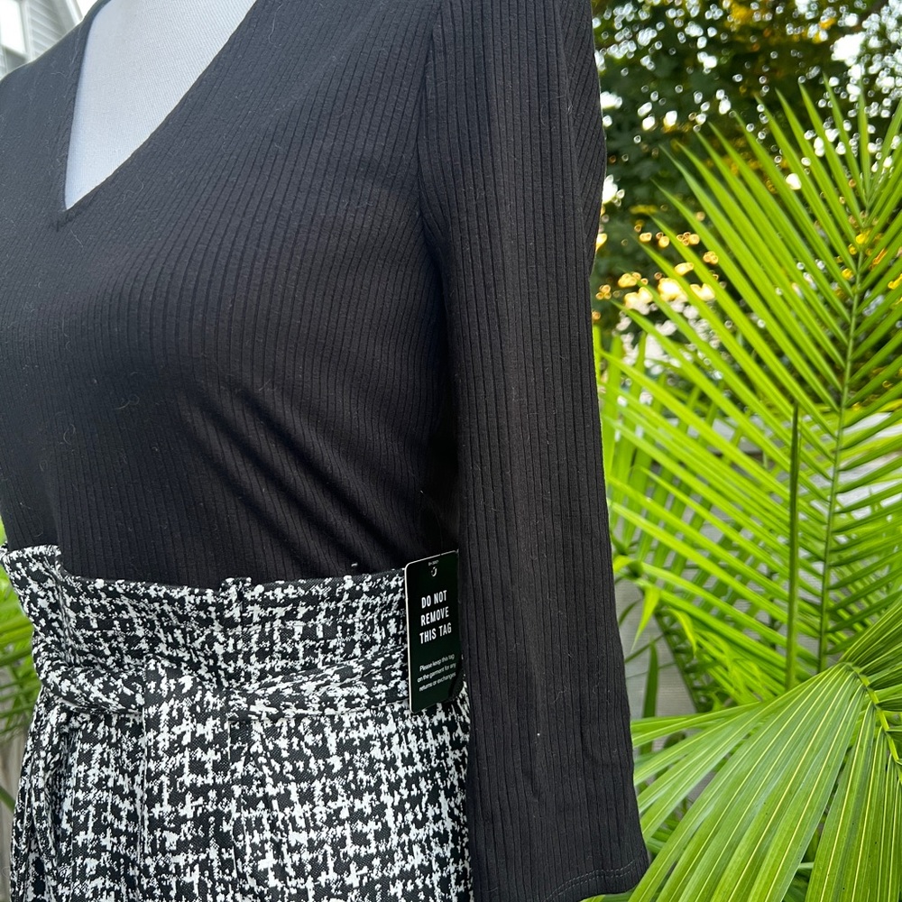 NWT - EXPRESS Dress Size Small Black & White - Picture 2 of 6